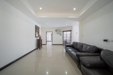 Casa de 4 dormitorios en Pattaya, Tailandia № 125542 - foto 18