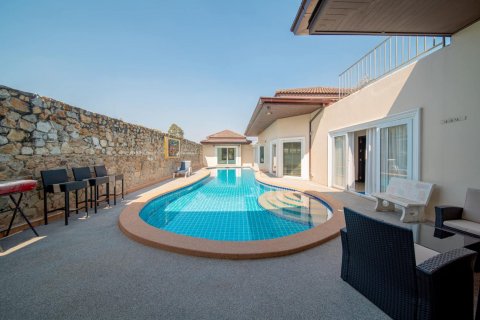 Casa de 4 dormitorios en Pattaya, Tailandia № 125542 - foto 4