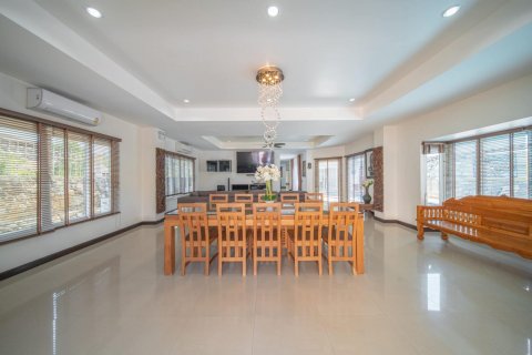 Casa de 4 dormitorios en Pattaya, Tailandia № 125542 - foto 7