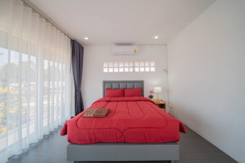 Casa de 4 dormitorios en Pattaya, Tailandia № 125542 - foto 24