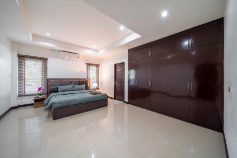 Casa de 4 dormitorios en Pattaya, Tailandia № 125542 - foto 23