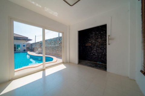 Casa de 4 dormitorios en Pattaya, Tailandia № 125542 - foto 8