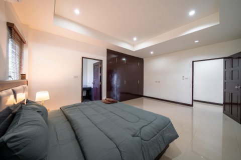 Casa de 4 dormitorios en Pattaya, Tailandia № 125542 - foto 26