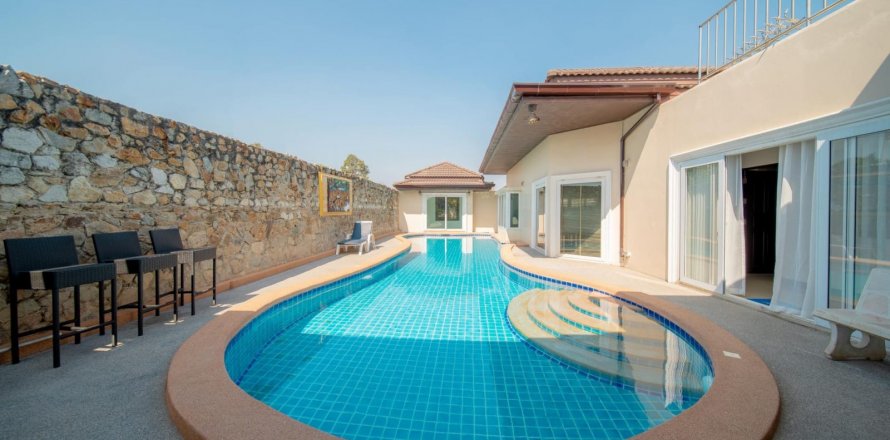 Casa de 4 dormitorios en Pattaya, Tailandia № 125542