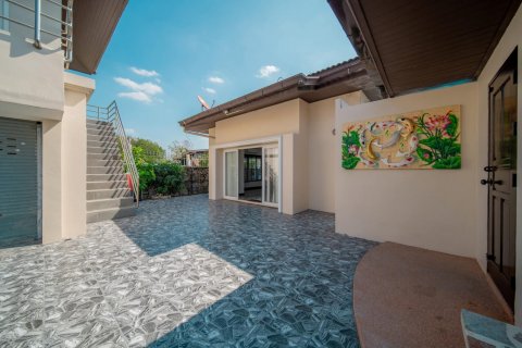 Casa de 4 dormitorios en Pattaya, Tailandia № 125542 - foto 10