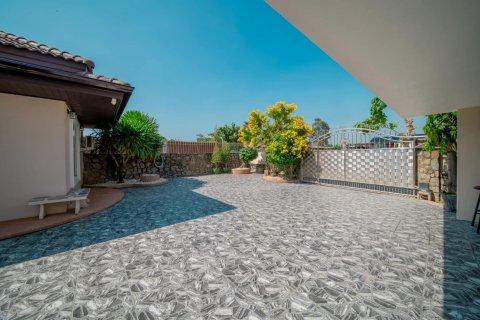 Casa de 4 dormitorios en Pattaya, Tailandia № 125542 - foto 9