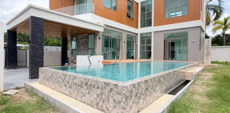 Villa in Phuket, Thailand 4 bedrooms № 144583