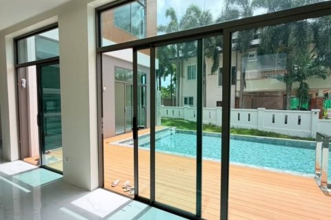 Villa in Phuket, Thailand 4 bedrooms № 144583 - photo 4
