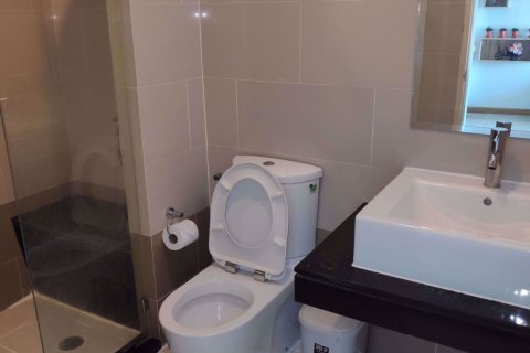 Condominio de 1 dormitorio en Yan Nawa, Bangkok, Tailandia № 76713 - foto 11