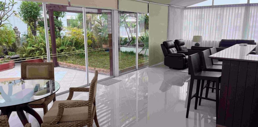 Condominio de 2 dormitorios en Khlong Toei, Bangkok, Tailandia № 76714