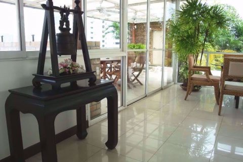 Condominio de 2 dormitorios en Khlong Toei, Bangkok, Tailandia № 76714 - foto 14