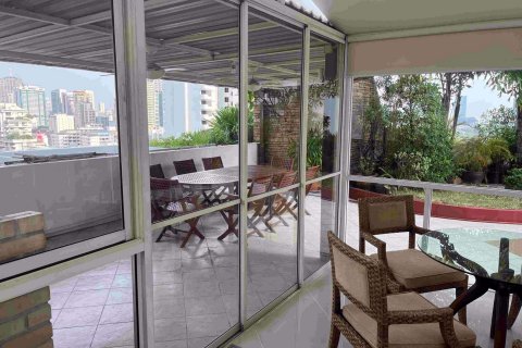 Condominio de 2 dormitorios en Khlong Toei, Bangkok, Tailandia № 76714 - foto 2