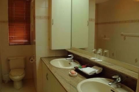 Condominio de 2 dormitorios en Khlong Toei, Bangkok, Tailandia № 76714 - foto 12
