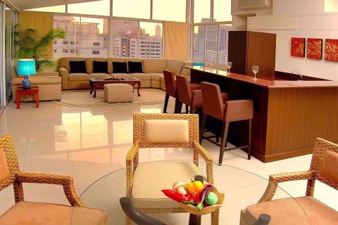 Condominio de 2 dormitorios en Khlong Toei, Bangkok, Tailandia № 76714 - foto 7