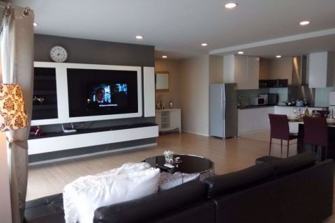 Condo in Pathum Wan, Bangkok, Thailand, 3 bedrooms  № 76712 - photo 2