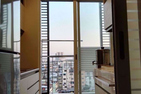 Condominio de 1 dormitorio en Thonburi, Bangkok, Tailandia № 76708 - foto 2