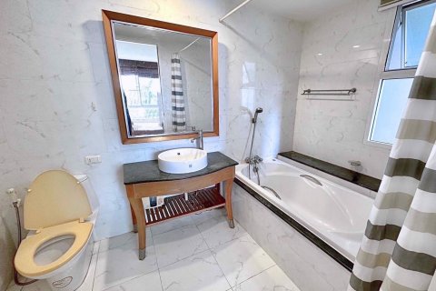 Condominio de 2 dormitorios en Watthana, Bangkok, Tailandia № 81165 - foto 10