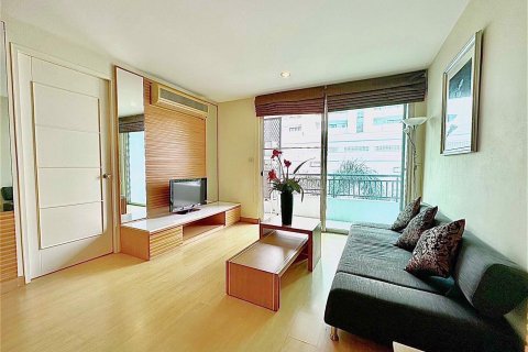 Condo in Watthana, Bangkok, Thailand, 2 bedrooms  № 81165