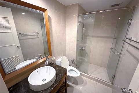 Condominio de 2 dormitorios en Watthana, Bangkok, Tailandia № 81165 - foto 9