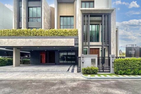 Maison à Saphan Sung, Bangkok, Thaïlande 5 chambres № 125797