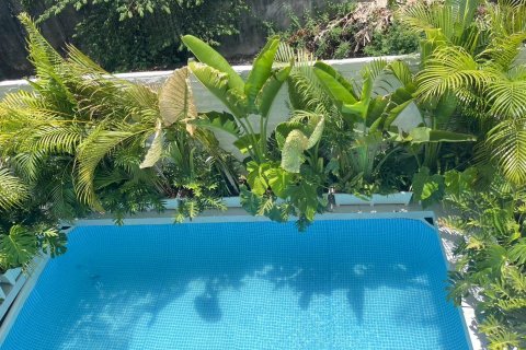 Adosado de 5 dormitorios en Bangkok, Tailandia № 100446 - foto 12