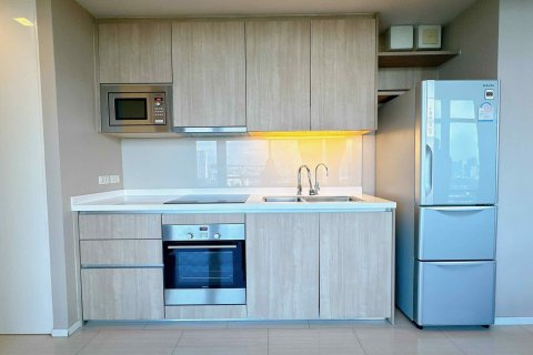 Condominio de 2 dormitorios en Ratchathewi, Bangkok, Tailandia № 79542 - foto 3