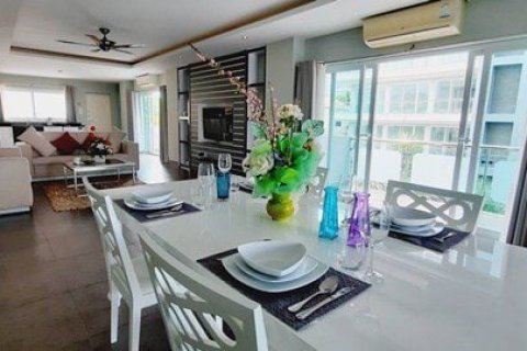 Condominio de 2 dormitorios en Pattaya, Tailandia № 104434 - foto 11
