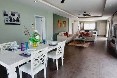 Condominio de 2 dormitorios en Pattaya, Tailandia № 104434 - foto 12