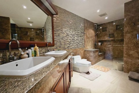 Condominio de 2 dormitorios en Pattaya, Tailandia № 104436 - foto 13