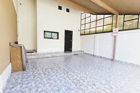 Casa de 2 dormitorios en Bang Lamung, Tailandia № 104437 - foto 30