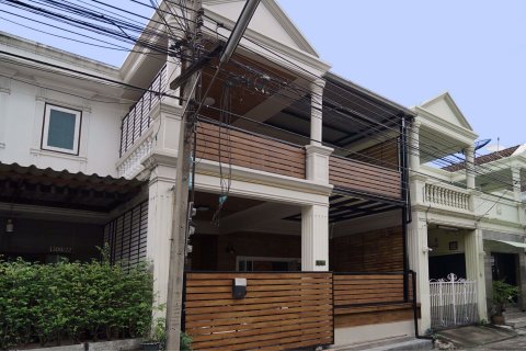 Casa de 3 dormitorios en Khlong Toei, Bangkok, Tailandia № 76612 - foto 12