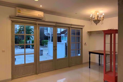 Maison à Wang Thonglang, Bangkok, Thaïlande 2 chambres № 76610