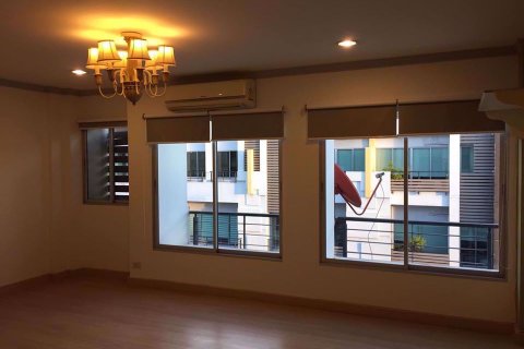 Casa de 2 dormitorios en Wang Thonglang, Bangkok, Tailandia № 76610 - foto 8