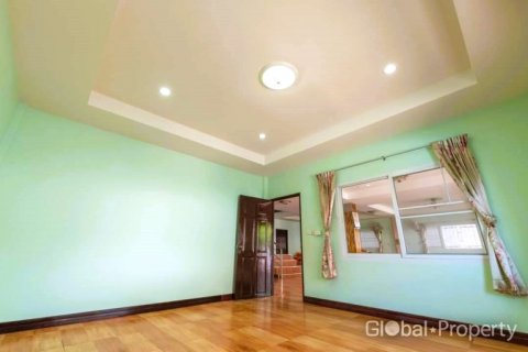 Haus in Pattaya, Thailand 8 Schlafzimmer № 81921 - Foto 4