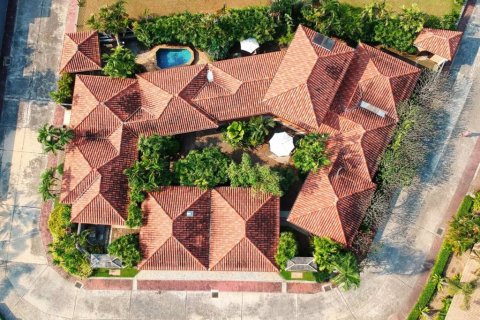 Chalet de 6 dormitorios en Pattaya, Tailandia № 121045