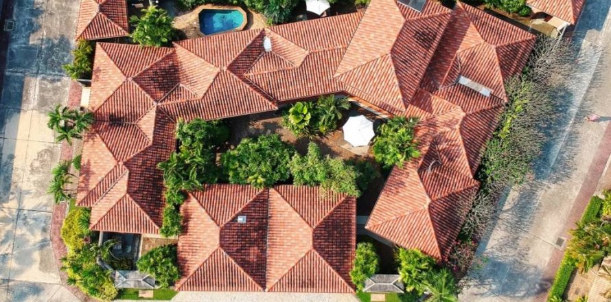Chalet de 6 dormitorios en Pattaya, Tailandia № 121045