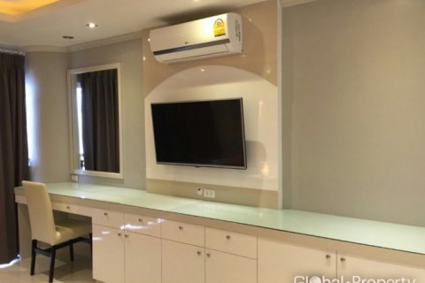 Condominio de 3 dormitorios en Pattaya, Tailandia № 100817 - foto 8
