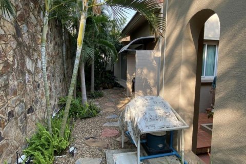 Casa de 3 dormitorios en Pattaya, Tailandia № 119068 - foto 11