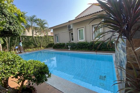 Casa de 3 dormitorios en Pattaya, Tailandia № 119068 - foto 4