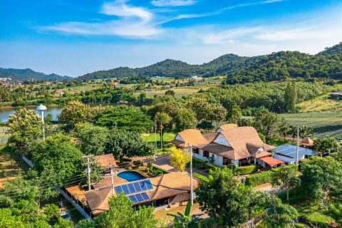 Casa de 5 dormitorios en Hua Hin, Tailandia № 125439 - foto 2