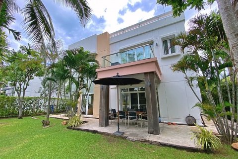Casa de 4 dormitorios en Hua Hin, Tailandia № 125440 - foto 3