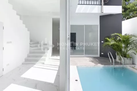 Casa de 3 dormitorios en Nai Harn Beach, Tailandia № 131617 - foto 1