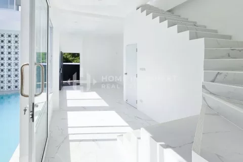Casa de 3 dormitorios en Nai Harn Beach, Tailandia № 131617 - foto 3
