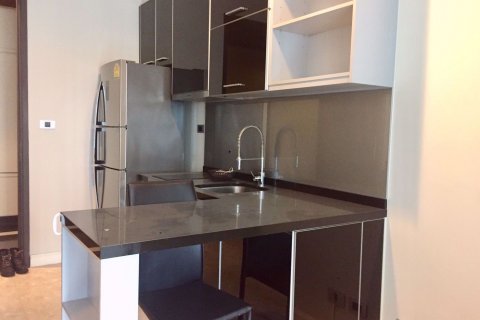 Condominio de 1 dormitorio en Khlong Toei, Bangkok, Tailandia № 76251 - foto 3