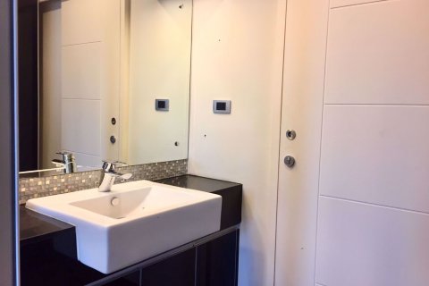 Condominio de 1 dormitorio en Khlong Toei, Bangkok, Tailandia № 76249 - foto 9