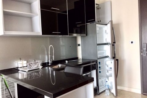 Condominio de 1 dormitorio en Khlong Toei, Bangkok, Tailandia № 76248 - foto 4