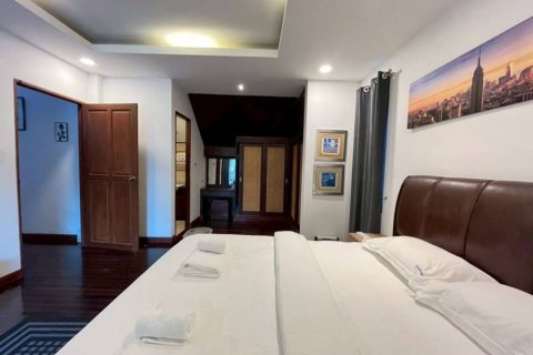 Casa de 3 dormitorios en Pattaya, Tailandia № 132648 - foto 10
