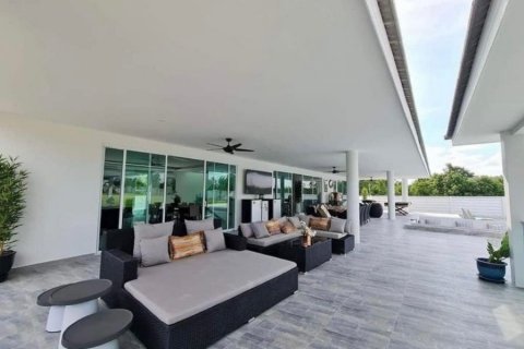 Casa de 4 dormitorios en Hua Hin, Tailandia № 125378 - foto 5