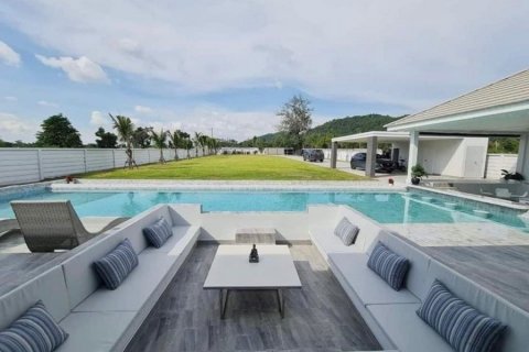 Casa de 4 dormitorios en Hua Hin, Tailandia № 125378 - foto 4