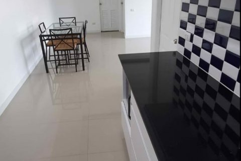 Condominio de 2 dormitorios en Khlong Toei, Bangkok, Tailandia № 79318 - foto 5